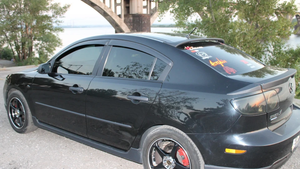 Mazda 3 Black Carbon Sport 3