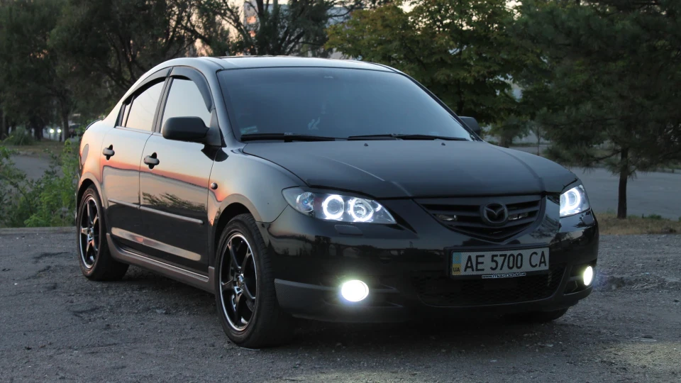 Mazda 3 Black Carbon Sport 4