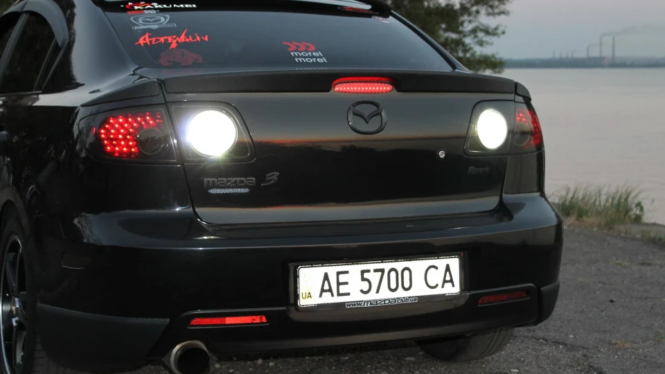 Mazda 3 Black Carbon Sport 5