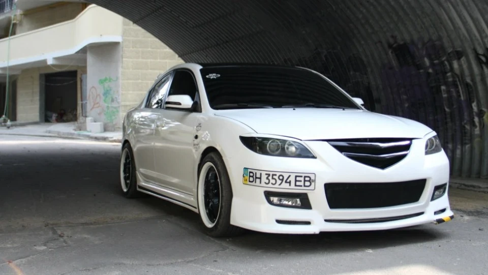 Mazda 3 Black'n'White 3