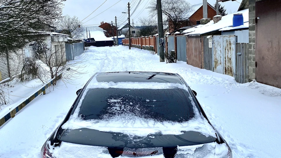 Mazda 3 Брюнетка 4