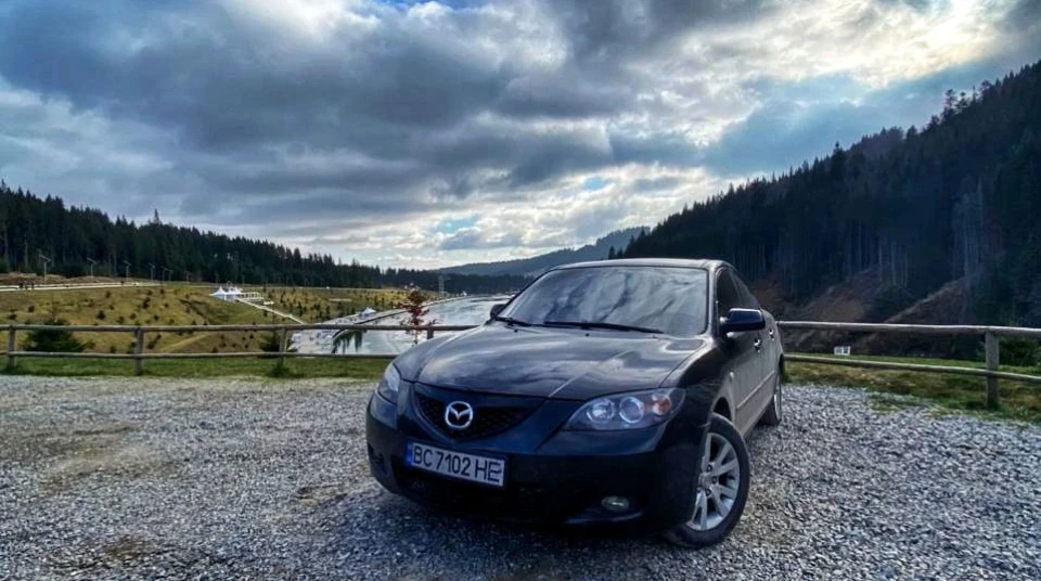 Mazda 3 Brunette 3