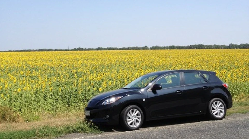 Mazda 3 Чорний хетч(кеп)