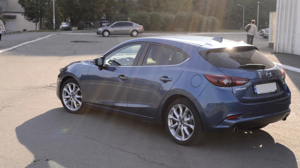 Mazda 3 Exclusive 2