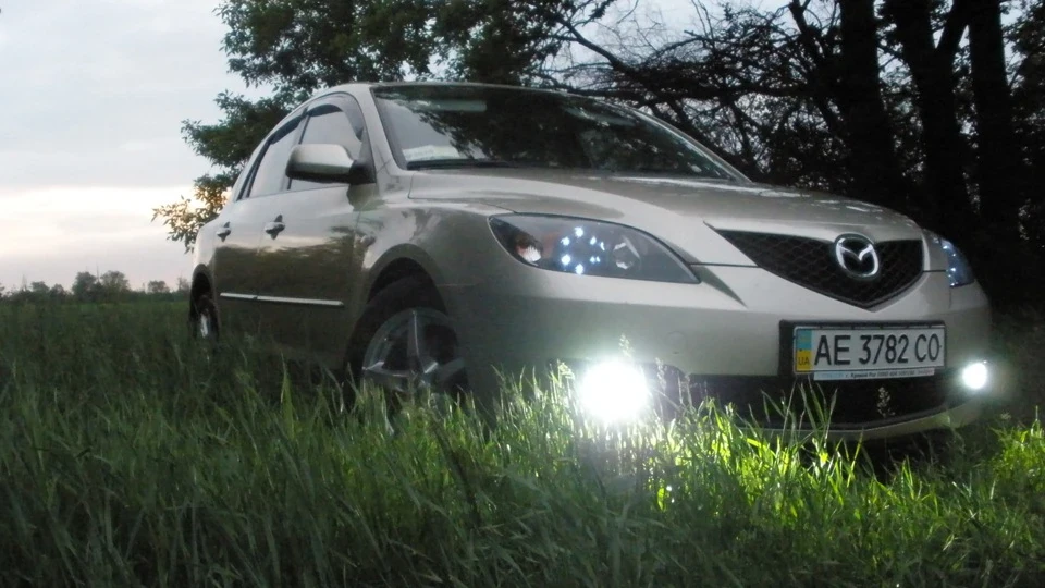 Mazda 3 Goldish Wind 4
