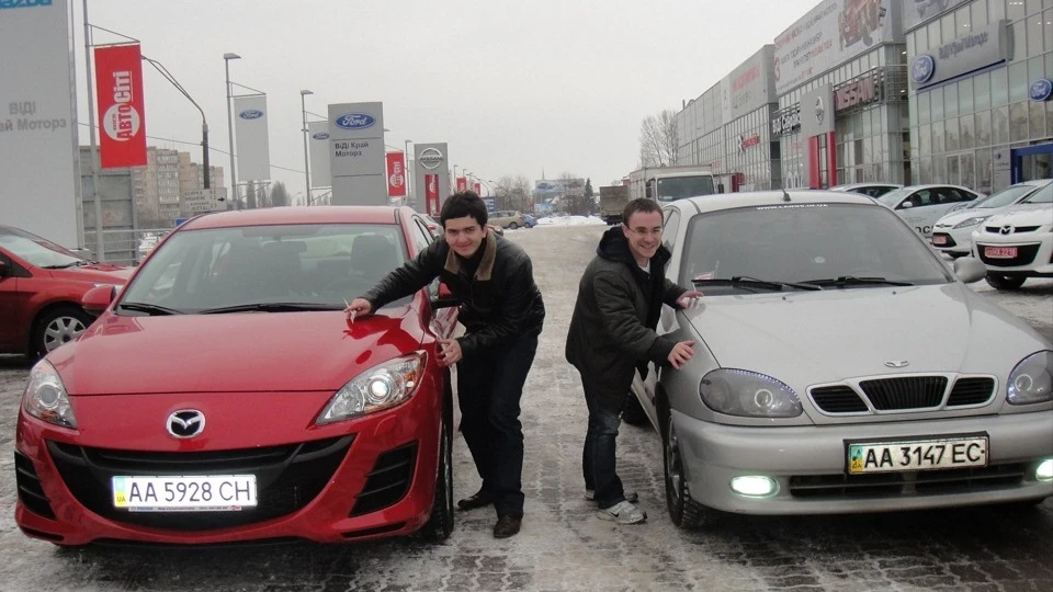 Mazda 3 Червона бритва 3