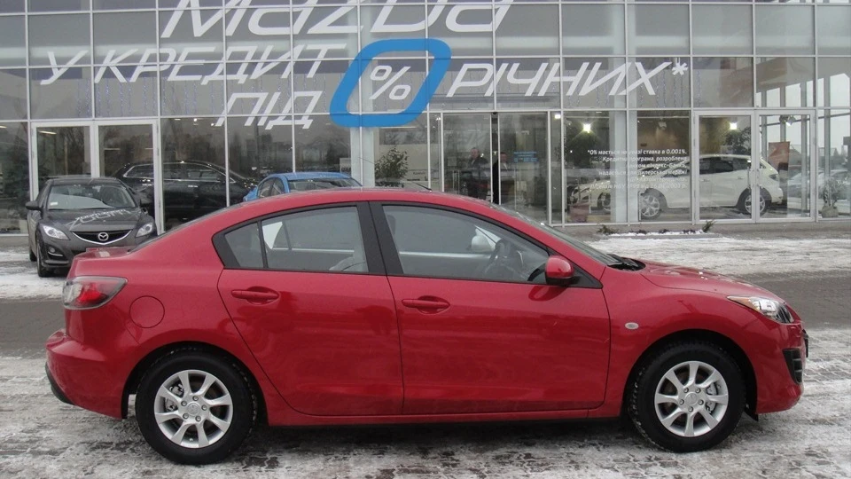 Mazda 3 Червона бритва 4
