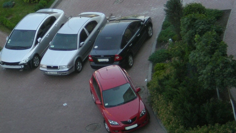 Mazda 3 Червоний Хетчбек Акваріум 2