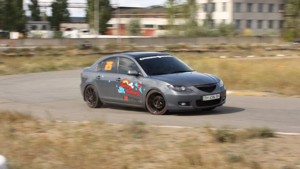 Mazda 3 LOVE TECHNO 2