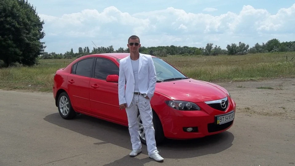 Mazda 3 матрьошка в червоному 3
