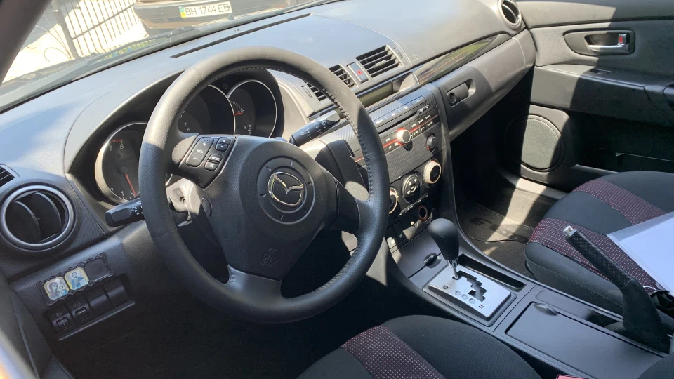 Mazda 3 MAZDA) 4