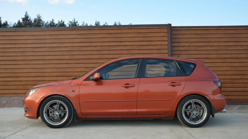 Mazda 3 ORANGE