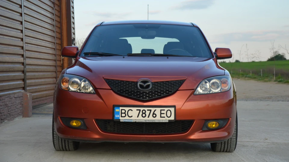 Mazda 3 ORANGE 2