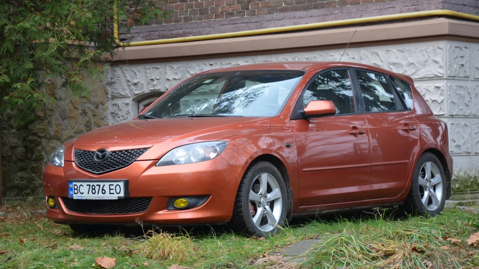 Mazda 3 ORANGE 4