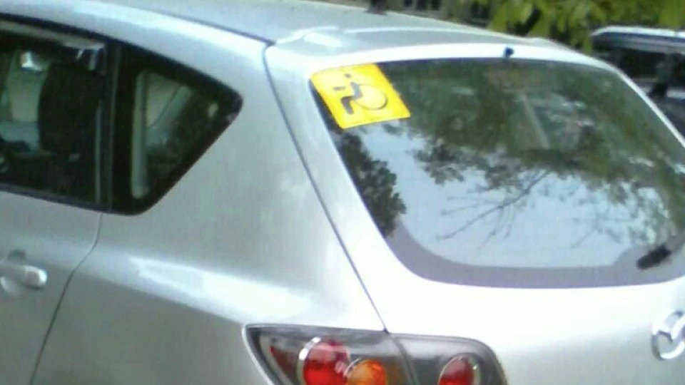 Mazda 3 сріблястий металік 1,6