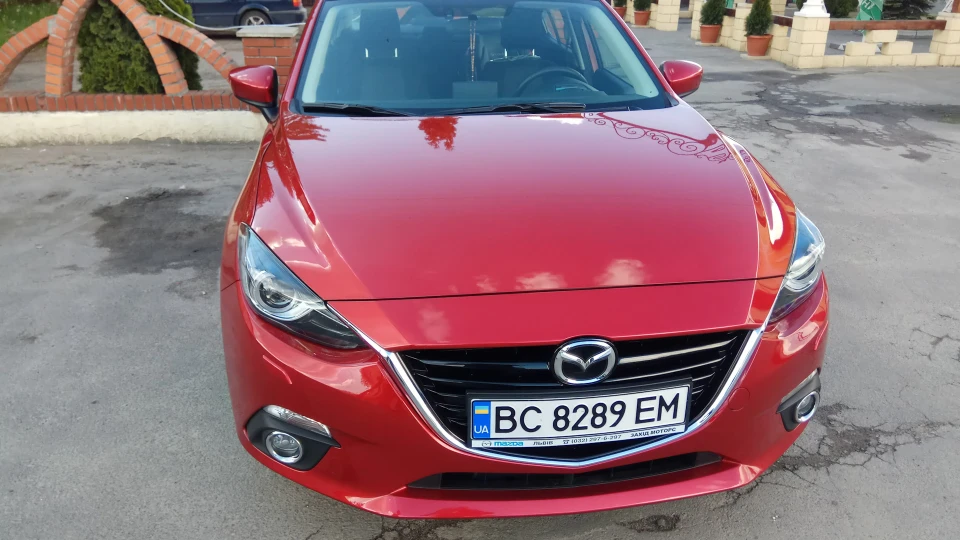 Mazda 3 Soul red