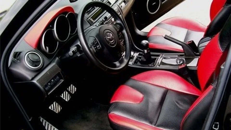 Mazda 3 уматова лялька 3