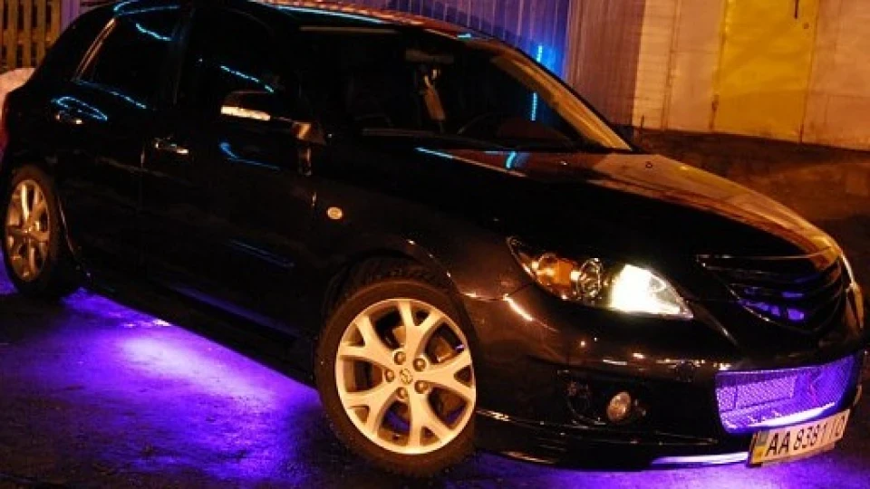 Mazda 3 уматова лялька 5