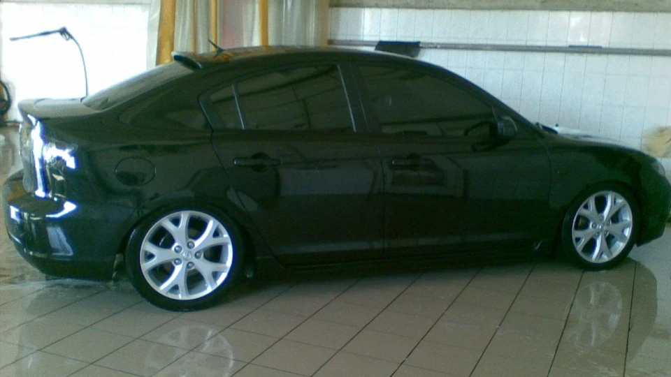 Mazda 3 Впустили троячку на підлогу... 2