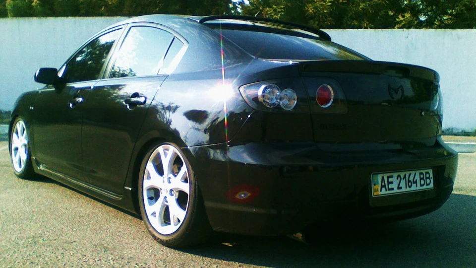Mazda 3 Впустили троячку на підлогу... 3