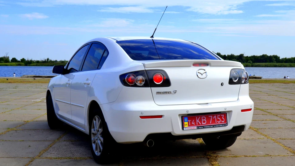 Mazda 3 / White Cloud 2
