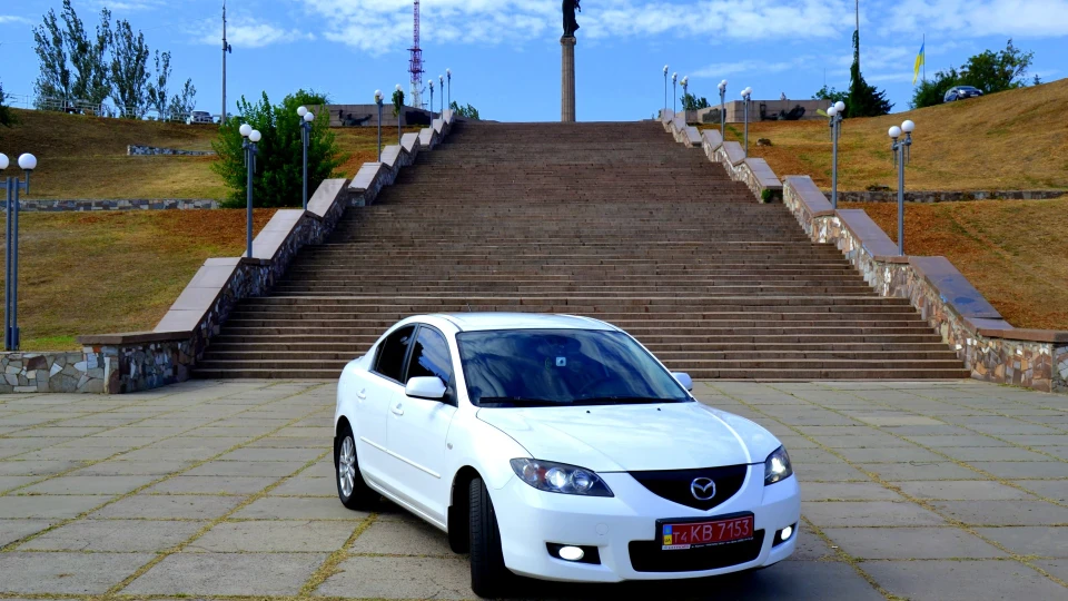 Mazda 3 / White Cloud 4