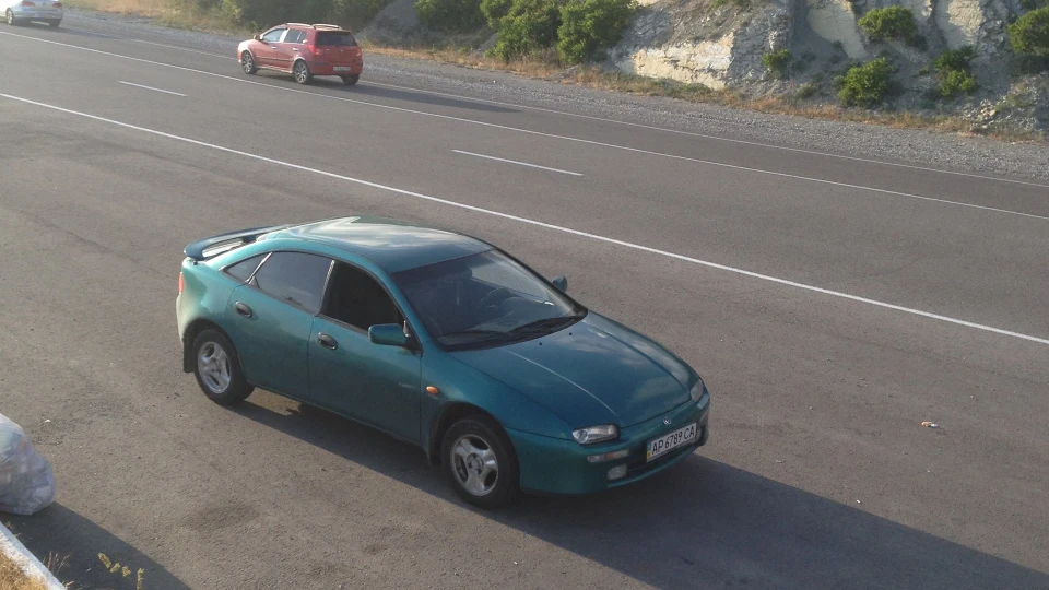 Mazda 323 2