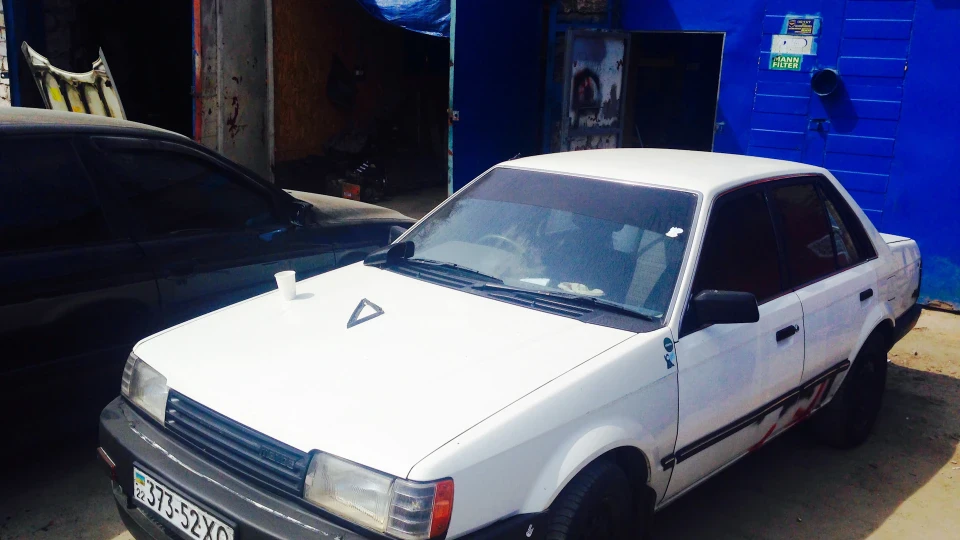 Mazda 323 対た後にま 2