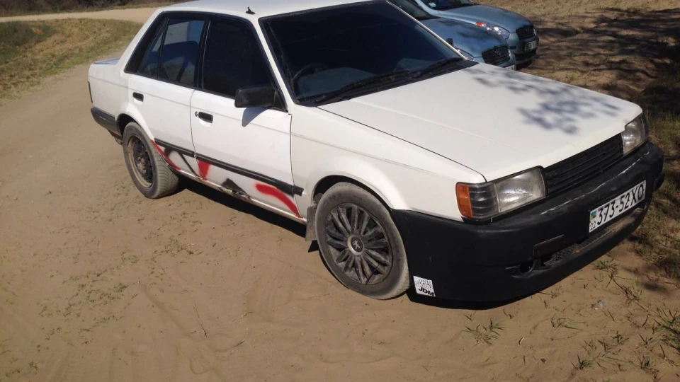 Mazda 323 対た後にま 4