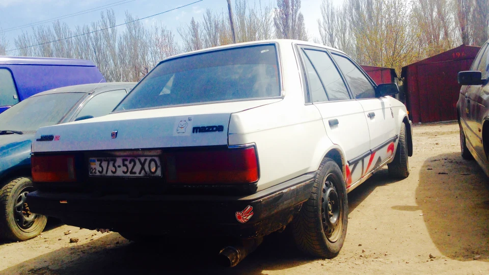 Mazda 323 対た後にま 5