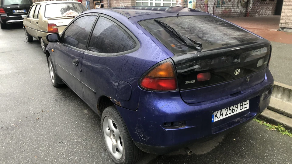 Mazda 323 2