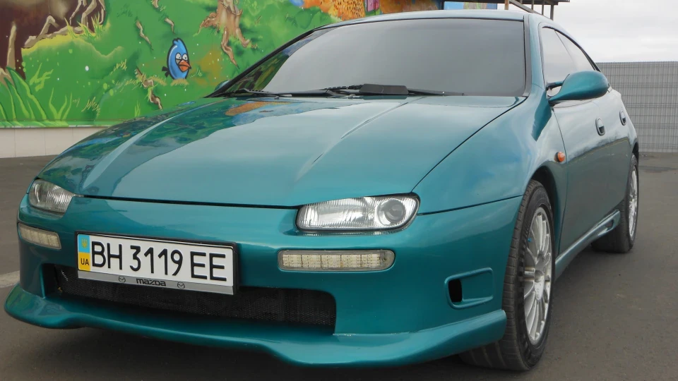 Mazda 323 2