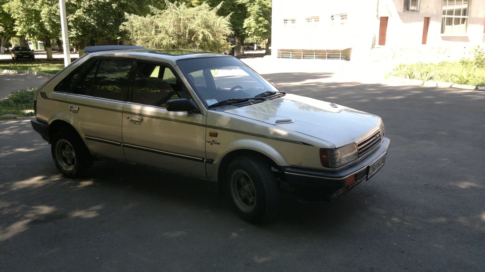 Mazda 323 2