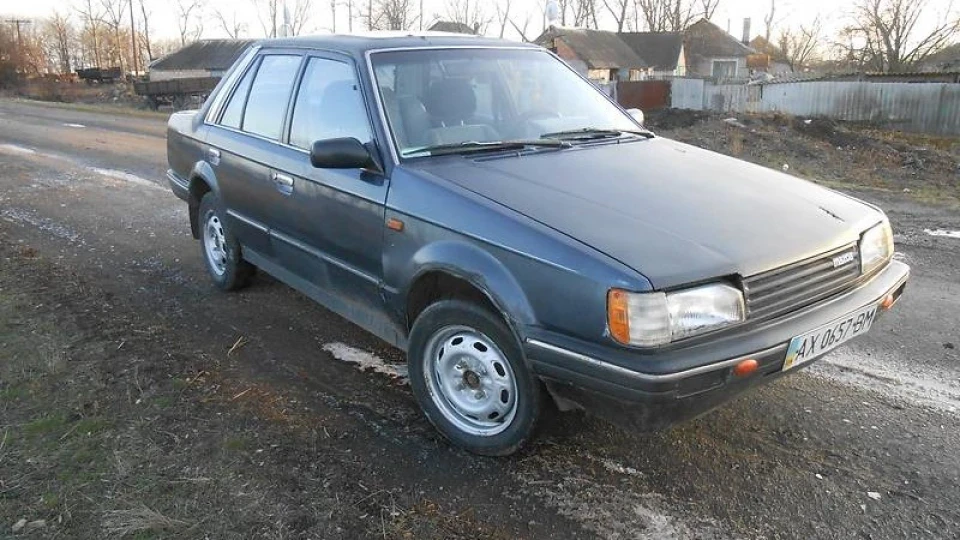 Mazda 323 2
