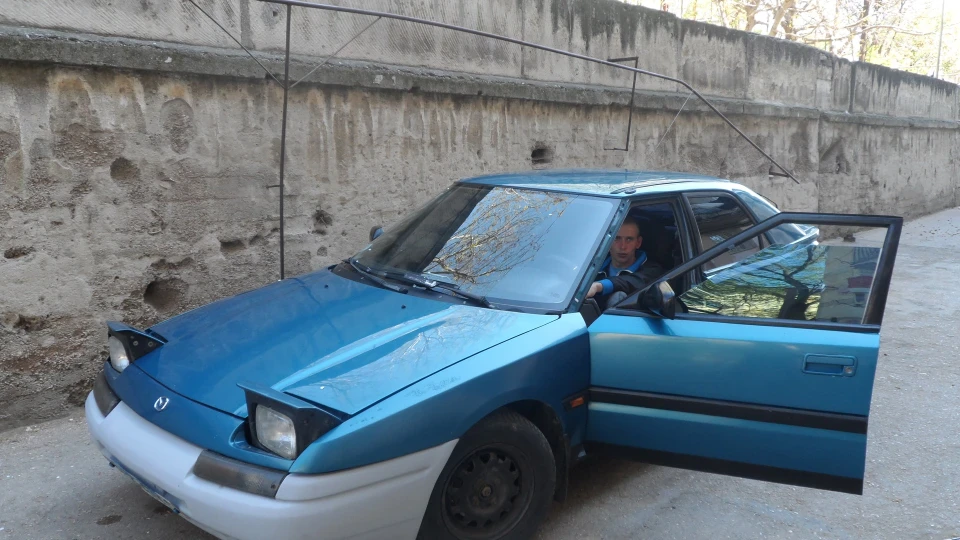 Mazda 323 2