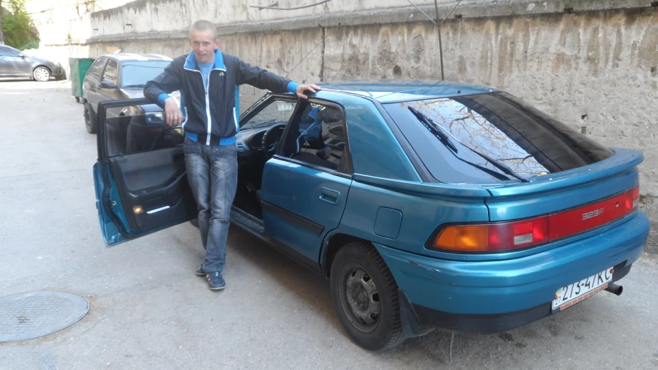 Mazda 323 4