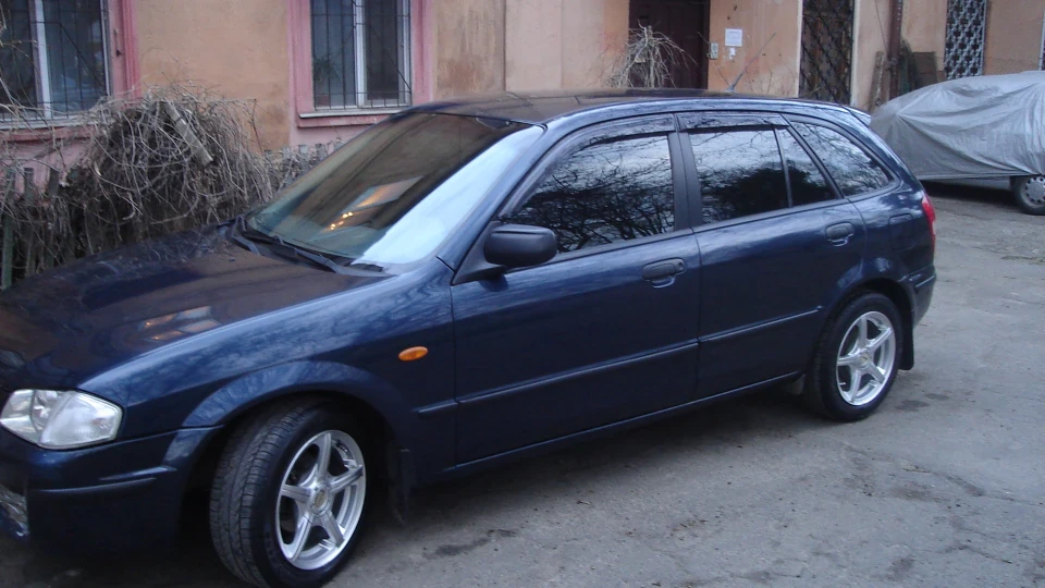 Mazda 323