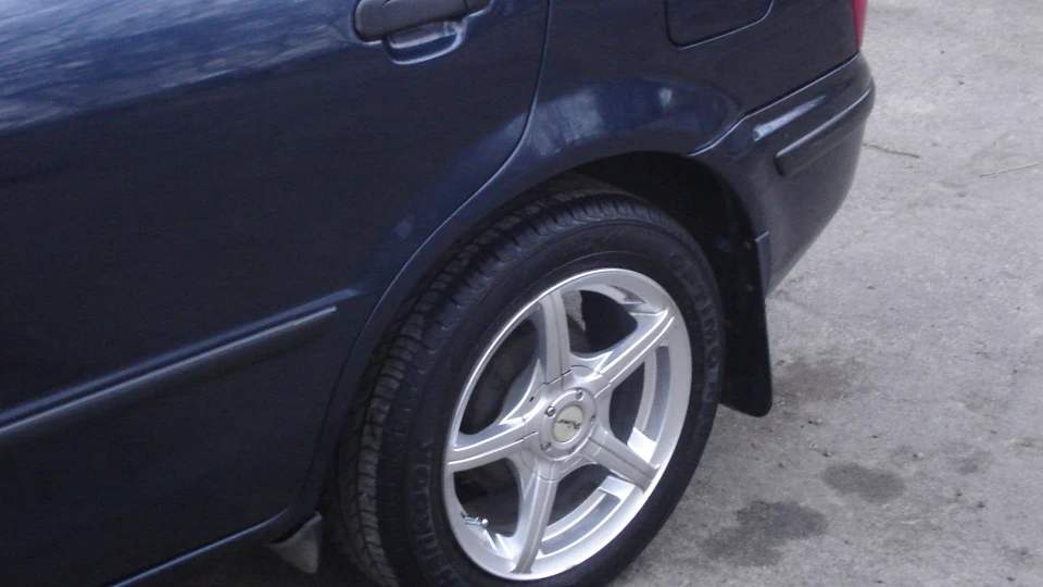 Mazda 323 4