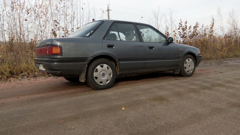 Mazda 323 2