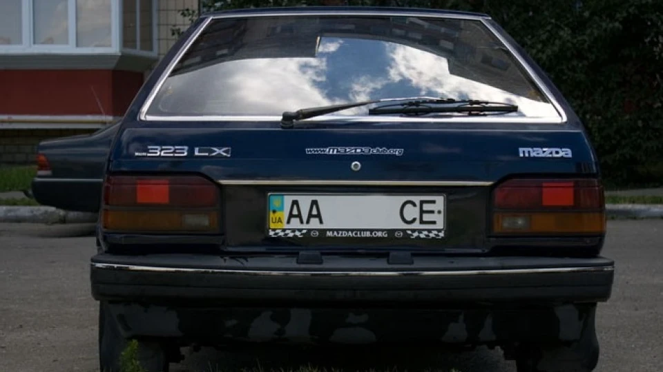 Mazda 323 2