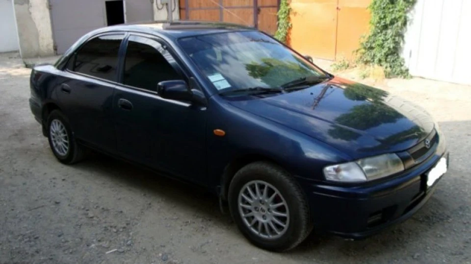 Mazda 323 3