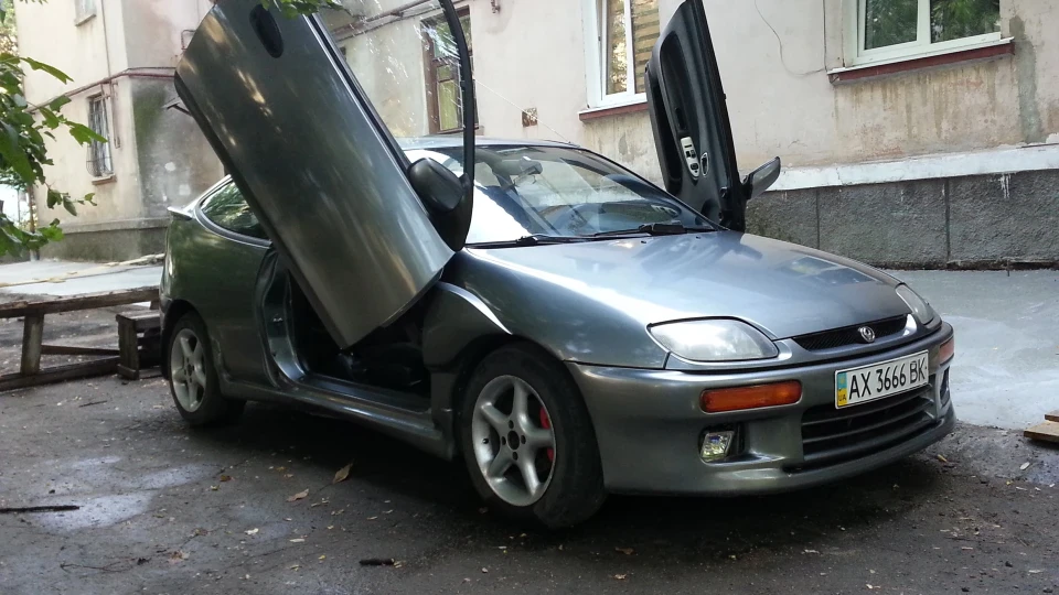 Mazda 323 2