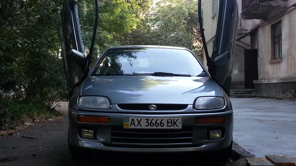 Mazda 323 3