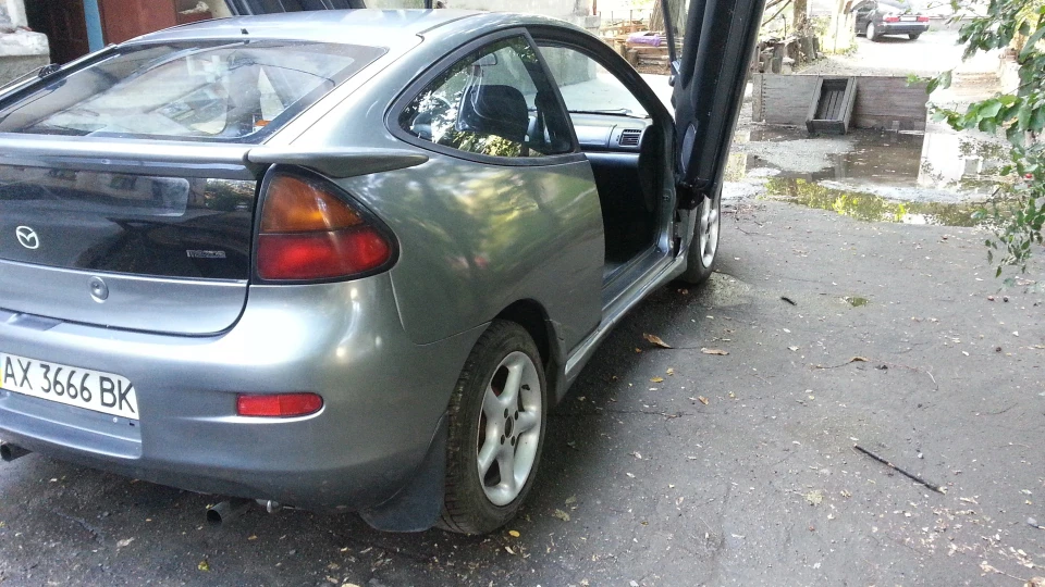 Mazda 323 4