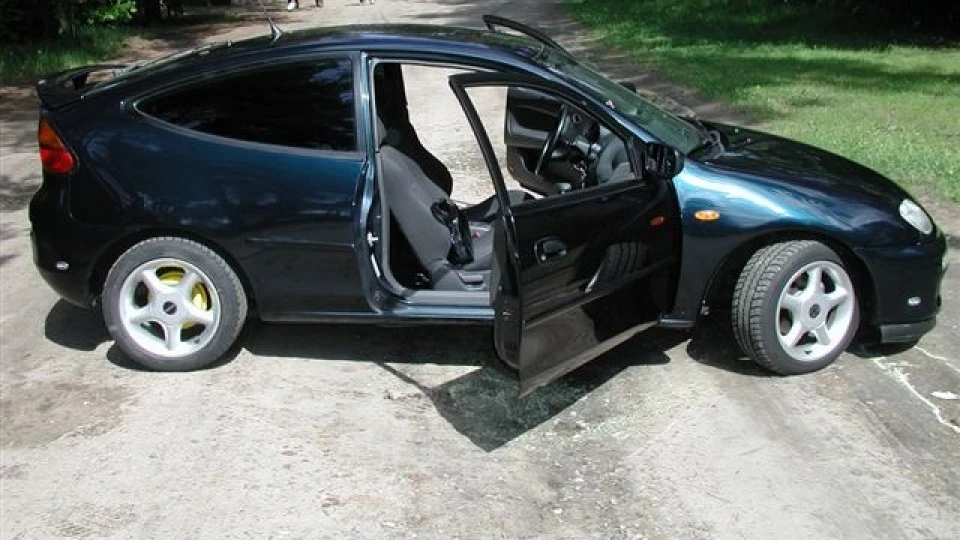 Mazda 323 2
