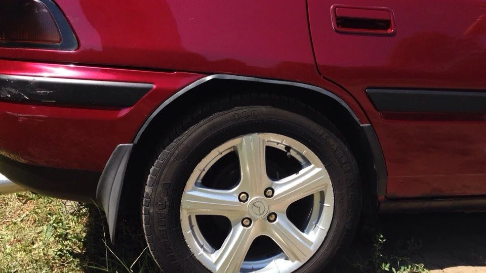 Mazda 323 2