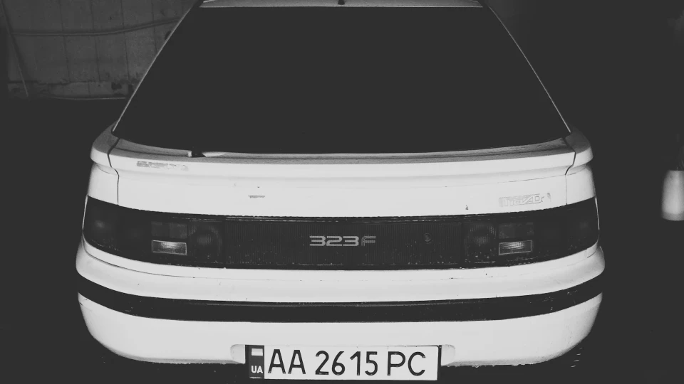 Mazda 323 2