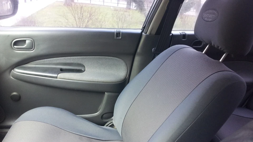 Mazda 323 2