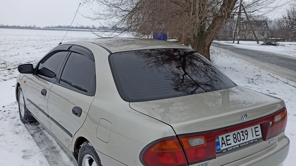 Mazda 323 2