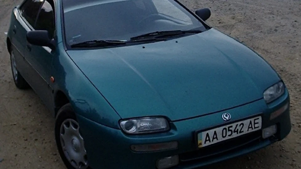 Mazda 323 2